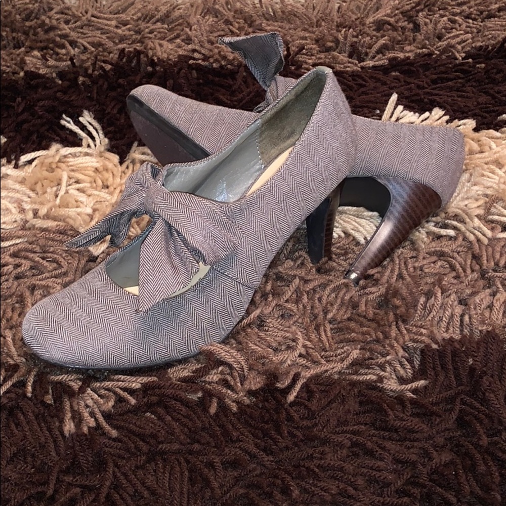 Anne Marino Heels with bow cloth material